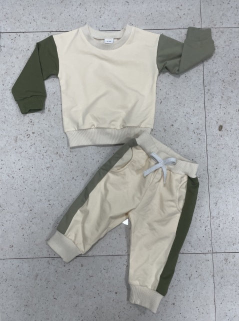 "Color Matching Long-Sleeve Sweater Set | Stylish and Cozy Outfit for Kids"