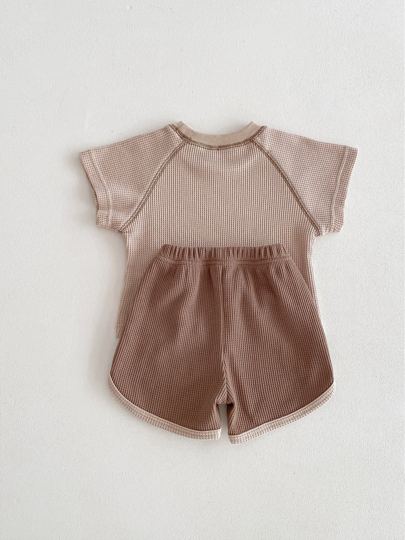 "Summer Baby Outfit | Unisex Short Sleeve Top and Shorts Set for Babies"