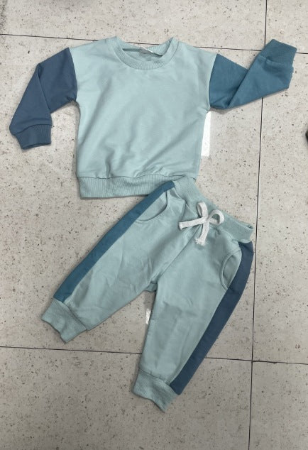 "Color Matching Long-Sleeve Sweater Set | Stylish and Cozy Outfit for Kids"